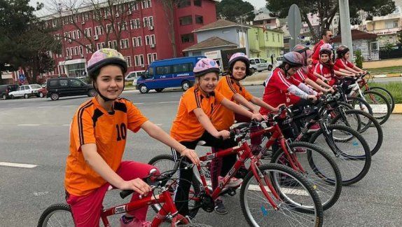 Okul Sporları Bisiklet Yarışmasında Karahamza Şehit Ahmet Karadağ Okulumuzun Büyük Başarısı.