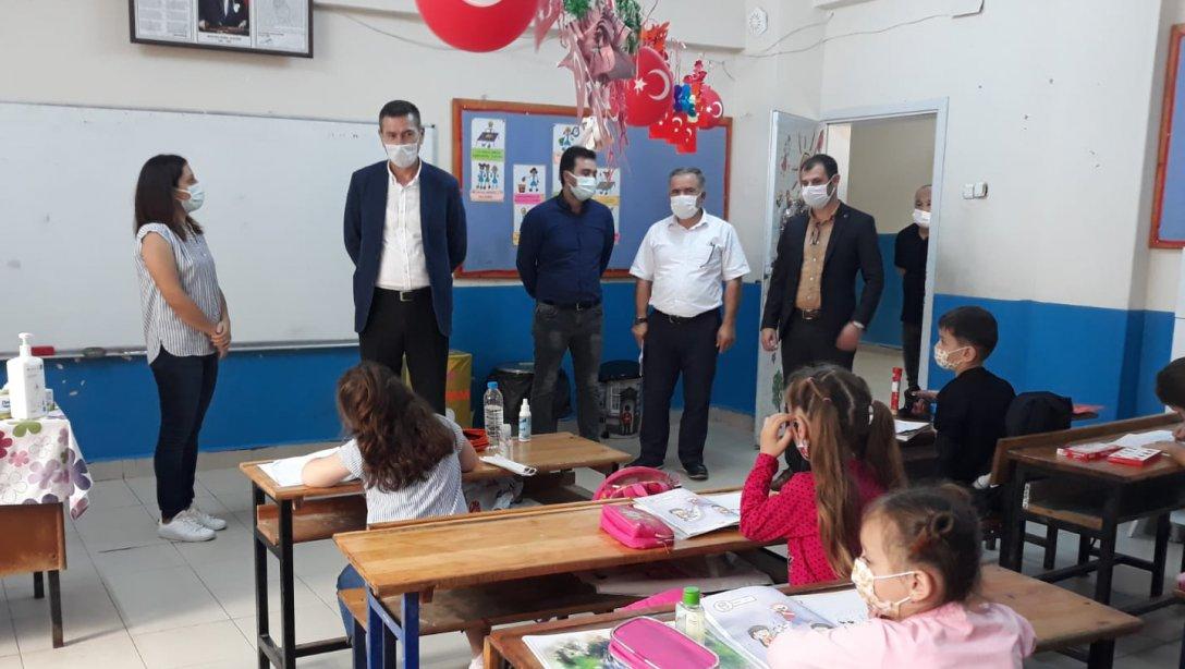 İlçe Milli Eğitim Müdürümüz Sayın Ahmet KINA Şehit Salim Güneş İlkokulu'nu  ziyaret etti.