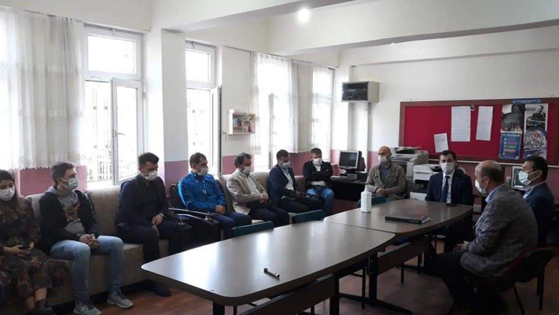 İlçe Kaymakamımız Sayın Muhammet KILIÇASLAN ve İlçe Milli Eğitim Müdürümüz Sayın Ahmet KINA Atatürk Ortaokulu ve Halk Eğitim Merkezi'ni ziyaret etti.