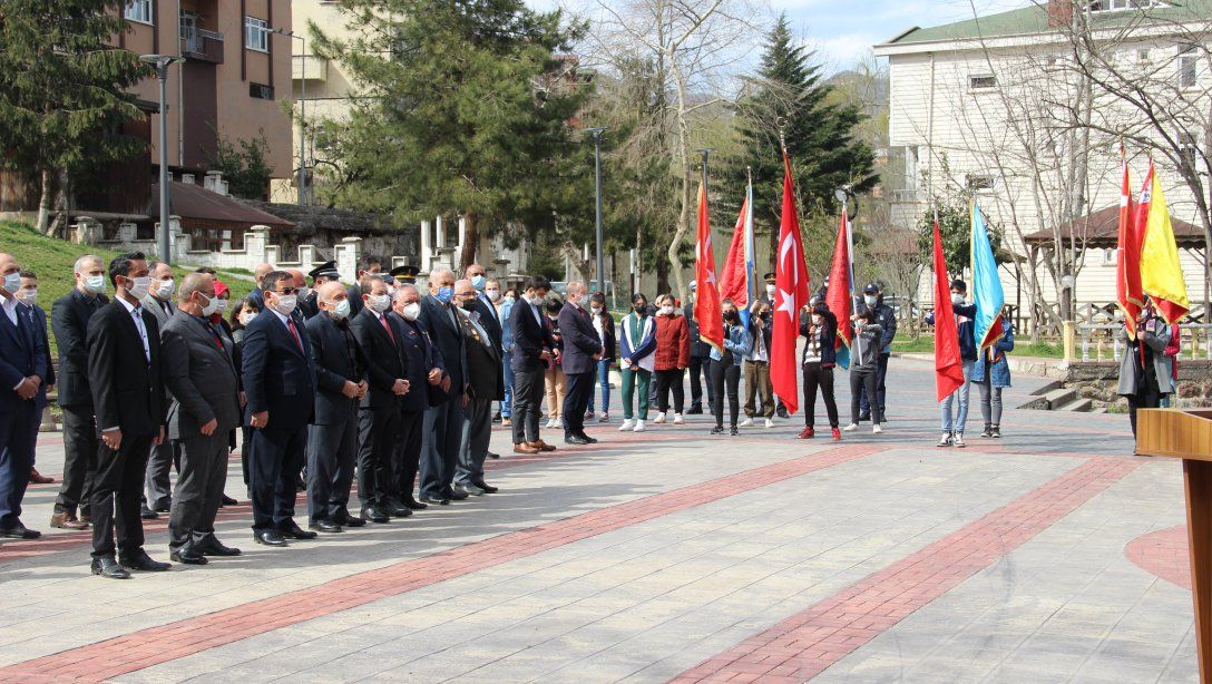 18 Mart Çanakkale Zaferi ve Şehitleri Anma Günü'nün 106. yılı münasebetiyle Çelenk Sunma Töreni gerçekleştirildi.