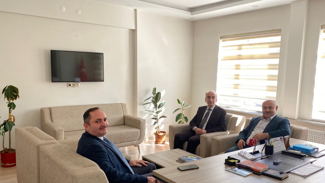 Aybastı Belediye Başkanı Sayın Beytullah GEÇTAN İlçe Milli Eğitim Müdürümüz Süleyman PEHLİVAN'ı ziyaret ettiler.