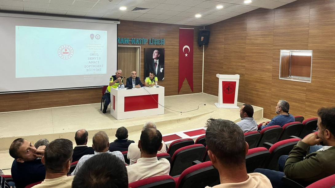 Taşımalı eğitim kapsamında, şoför ve rehber personellere eğitim verildi
